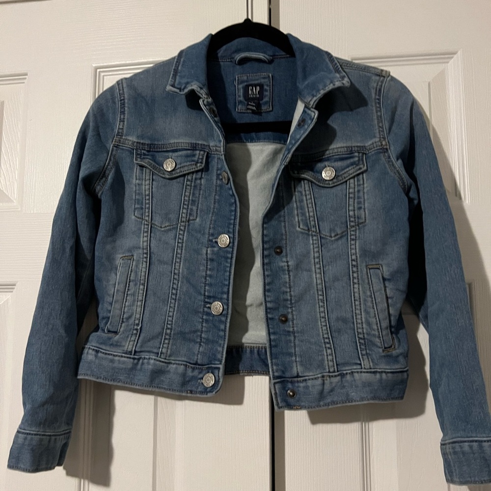 Girls gap jean jacket, very soft!